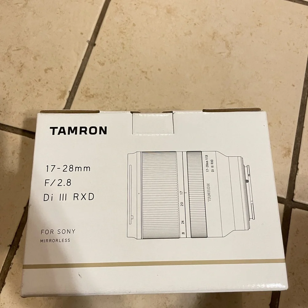 Tamron - 17-28mm f/2.8 DI III